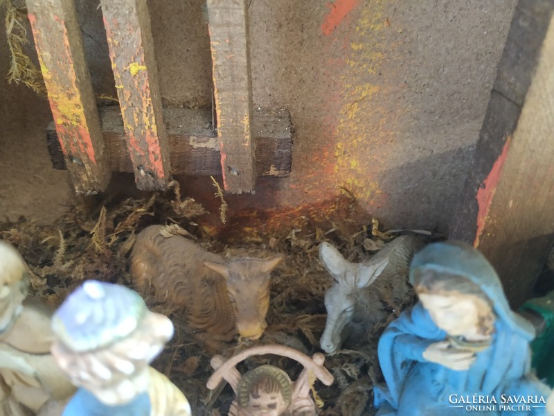 Antique beautiful nativity scene with porcelain figures for sale! Italian 39 x 19 x 23 cm.