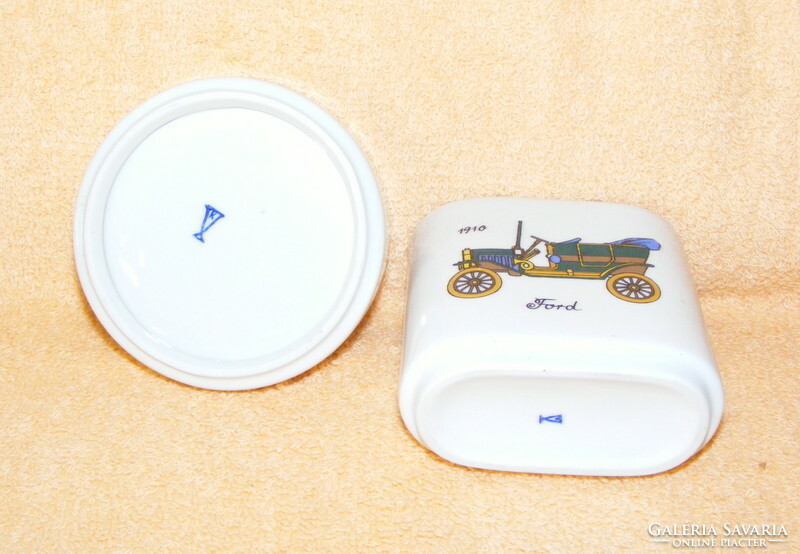 Car porcelain ashtray and cigarette holder