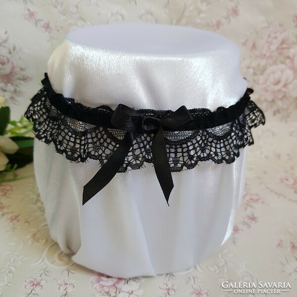 Fekete csipkés, fekete masnis menyasszonyi harisnyakötő, combcsipke
