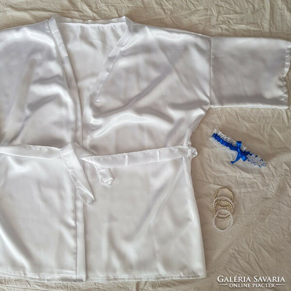 Snow white satin robe, robe in preparation - approx. 6Xl