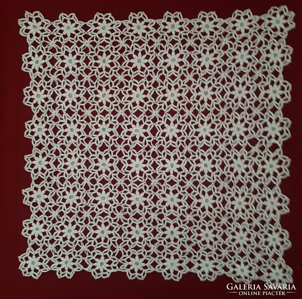 Medium size Tomori lace tablecloth