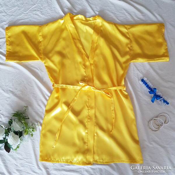 Lemon-yellow satin robe, ready-to-wear robe - approx. L-shaped