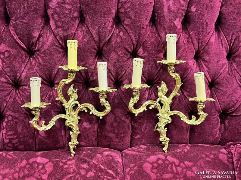 Baroque-style copper 3-pronged wall arm in a pair