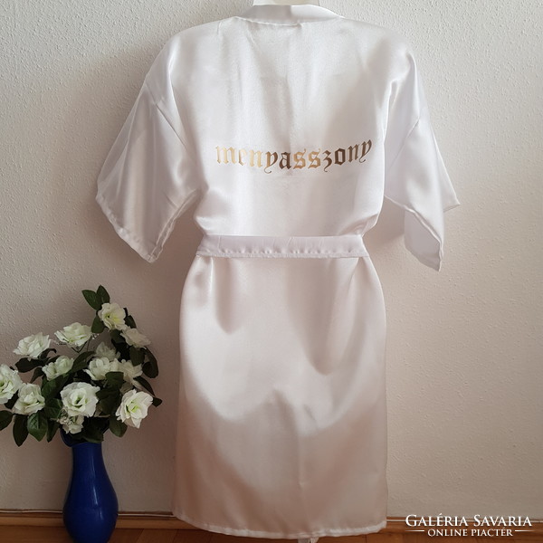 Snow white bridal getting ready gown with the inscription bride - approx. M
