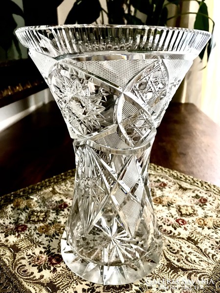 New beautiful lead crystal vase