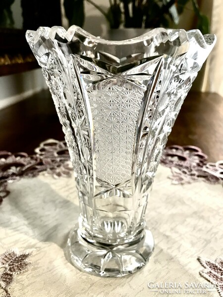 Új kehely alakú kristály váza