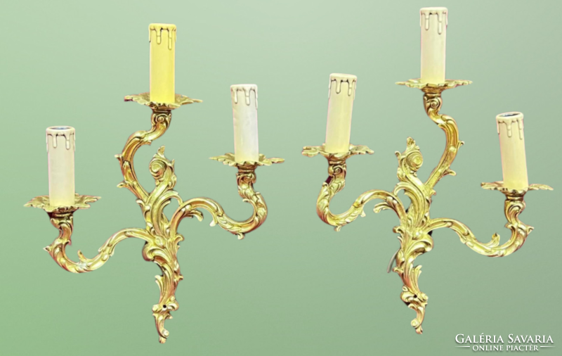 Baroque-style copper 3-pronged wall arm in a pair