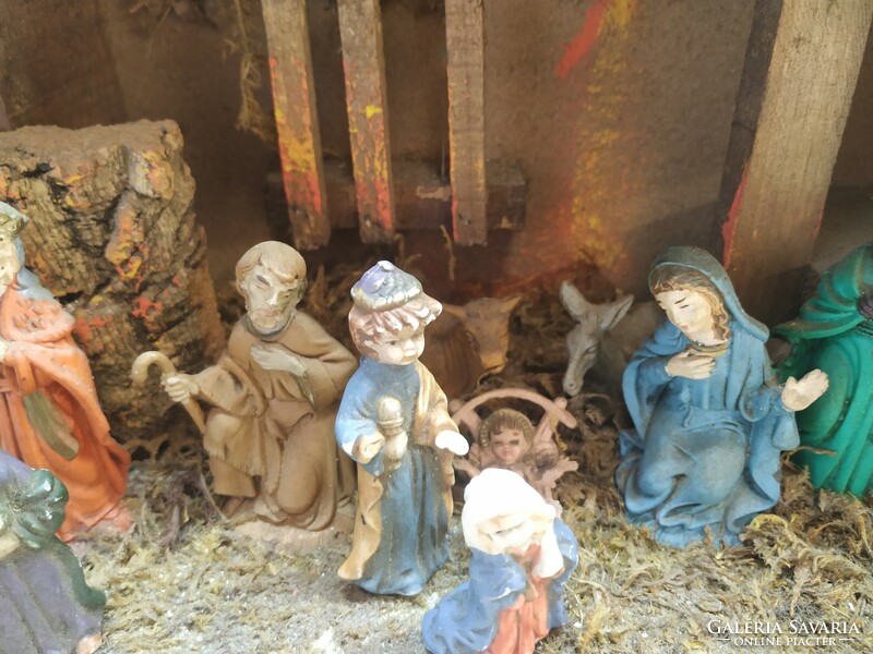 Antique beautiful nativity scene with porcelain figures for sale! Italian 39 x 19 x 23 cm.