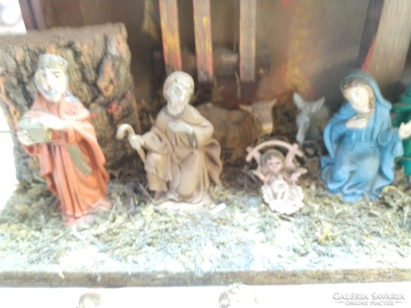 Antik gyönyörű Betlehem, porcelán figurákkal eladó! Olasz 39x 19 x 23 cm.