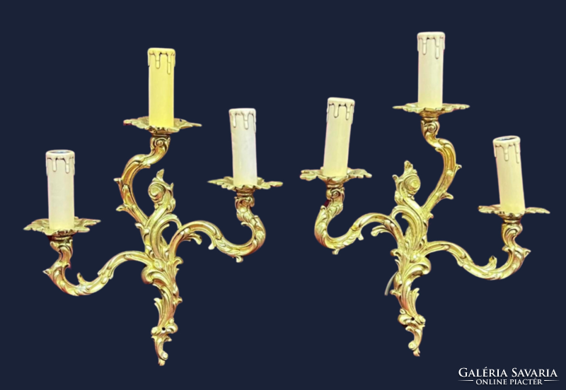 Baroque-style copper 3-pronged wall arm in a pair