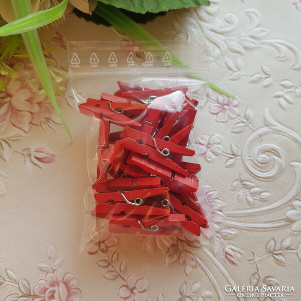 New, 25 pcs red mini wood clips, tweezers package