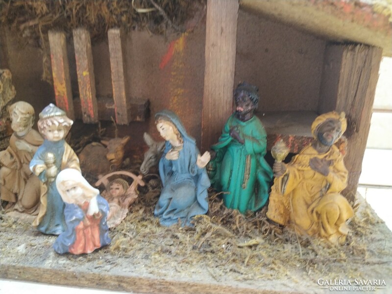 Antique beautiful nativity scene with porcelain figures for sale! Italian 39 x 19 x 23 cm.