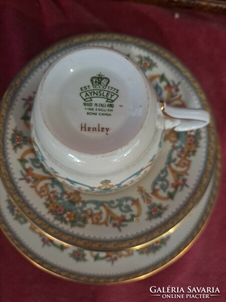 English vintige aynsley fine porcelain tea cup with cake plate
