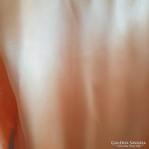 New peach-colored satin robe with a small flaw, robe in preparation - approx. M