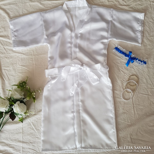 Snow white satin robe, robe in preparation - approx. Xxs or teen size