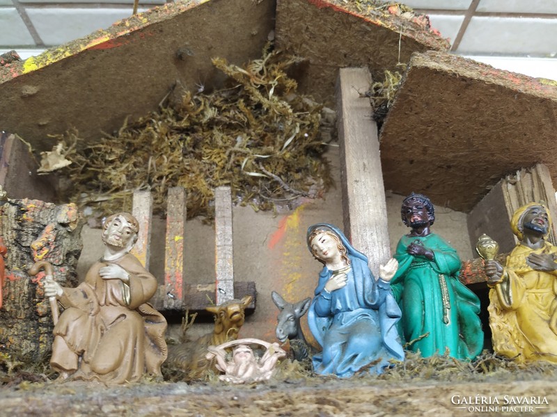 Antique beautiful nativity scene with porcelain figures for sale! Italian 39 x 19 x 23 cm.