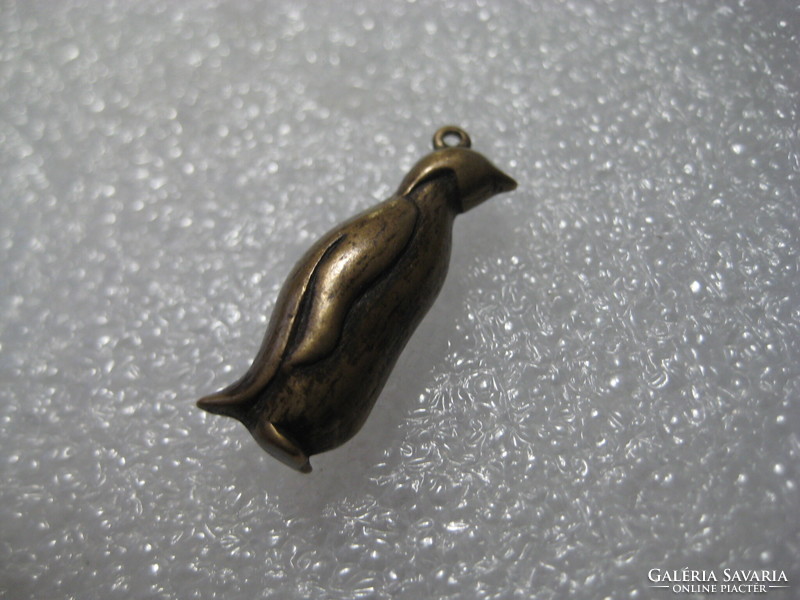 Old penguin pendant in bronze 2.5 cm