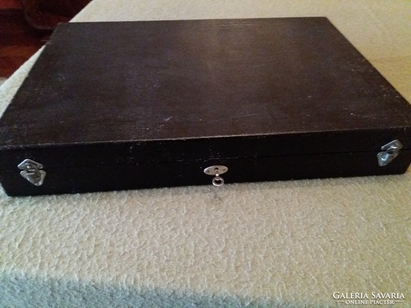 Hagyatékból ezüst 6 személyes evőeszköz készlet eredeti dobozában, kulcsával