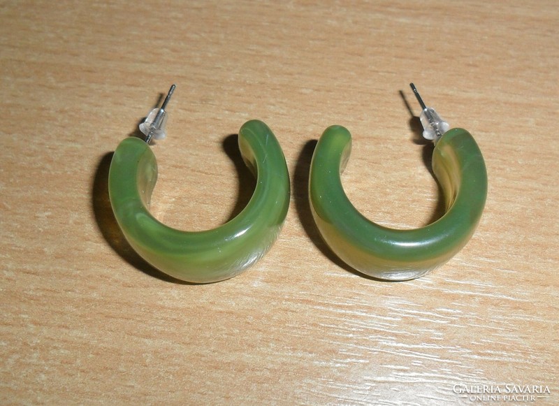 Marbled green, plug-in earrings.