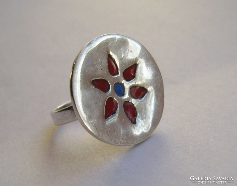 Design silver ring with enamel inserts, extra shiny!