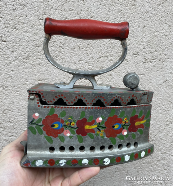 Charcoal iron with old Matyó pattern