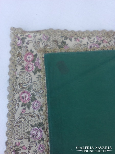 Brocade-style table runner with metal fiber lace