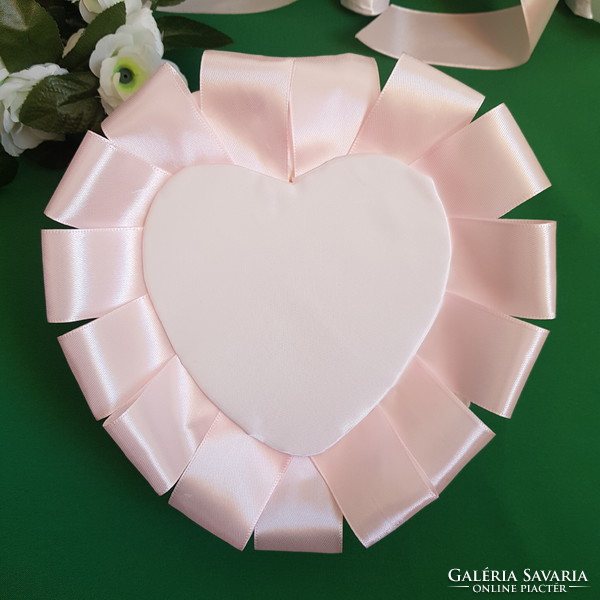 5 részes rózsaszín-fehér esküvői szett: menyasszonyi csokor, dobócsokor, gyűrűtartó, kitűző/bokréta