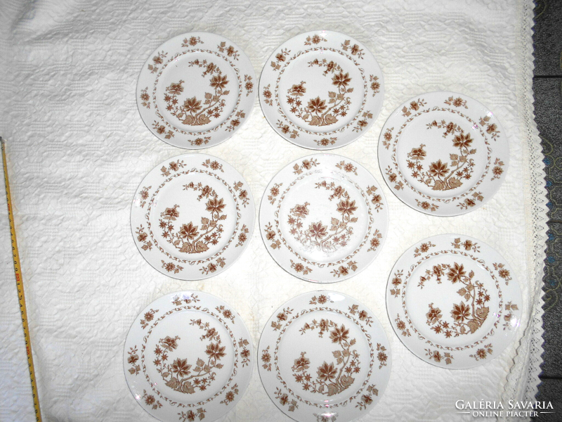 8 Pcs (400 ft/pc) rare pattern from the Great Plains - retro porcelain plate - good condition