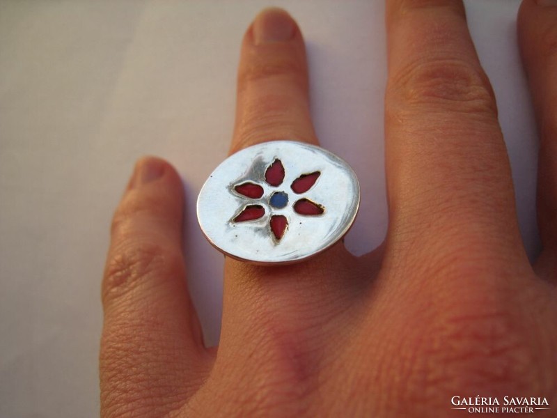 Design silver ring with enamel inserts, extra shiny!