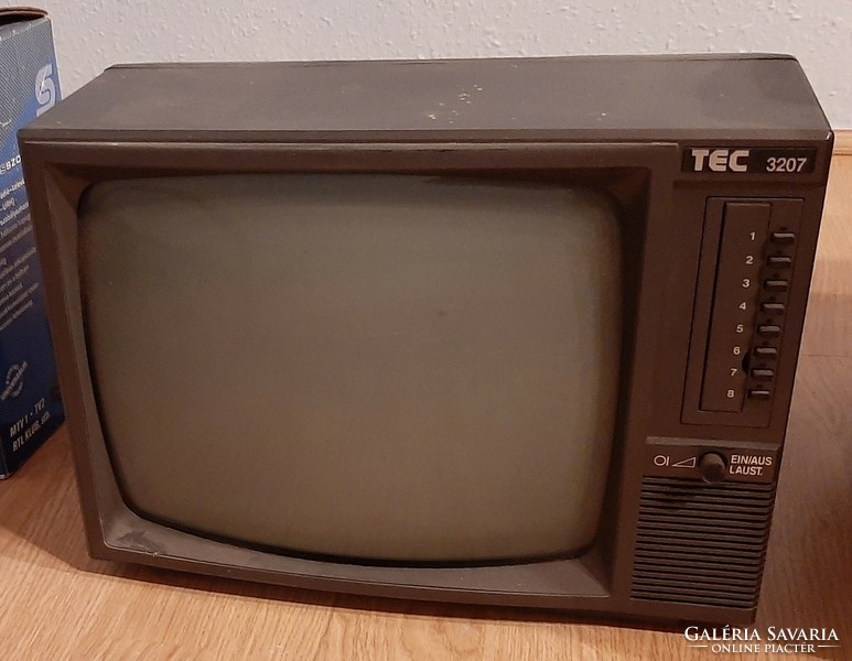 TEC 3207 régi fekete-fehér kis tévé
