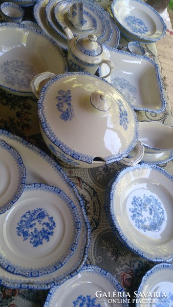 Beautiful tableware, many pieces