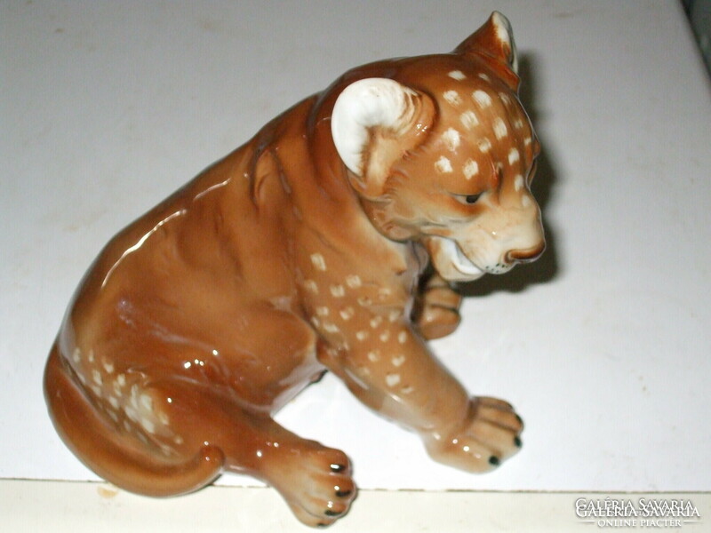 German porcelain lion cub. For sale!