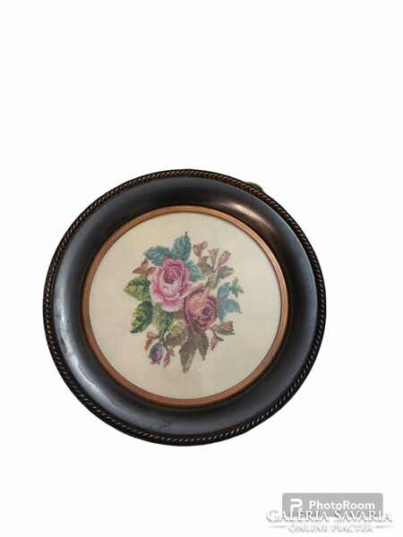 Needle tapestry rose pattern plate in a copper frame
