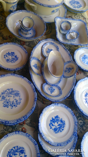 Beautiful tableware, many pieces