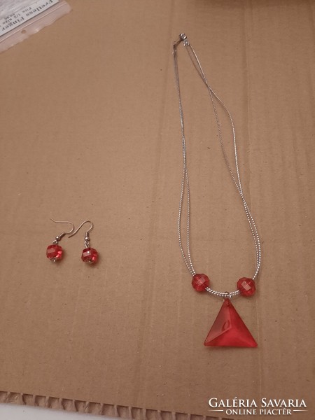 Red plastic stone necklace and earrings, negotiable