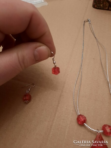 Red plastic stone necklace and earrings, negotiable