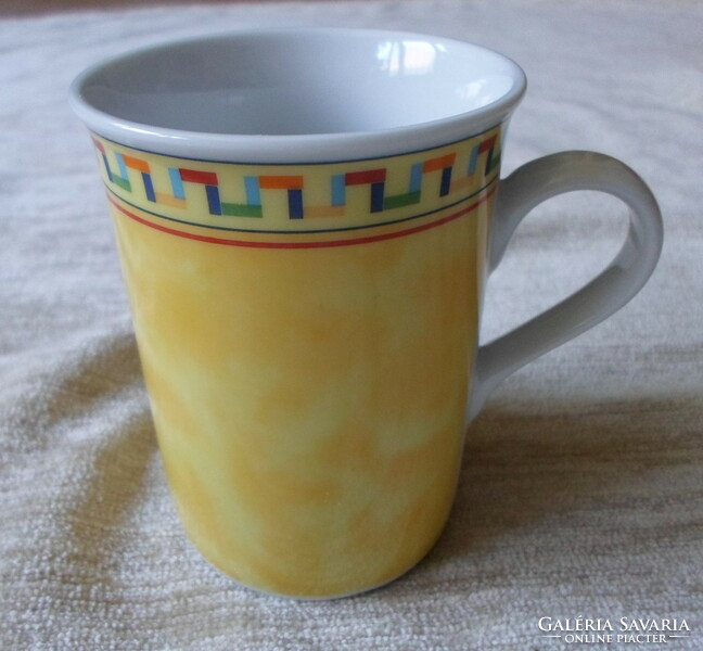 Modern, sárga porcelán bögre geometrikus mintával (Sunshine)