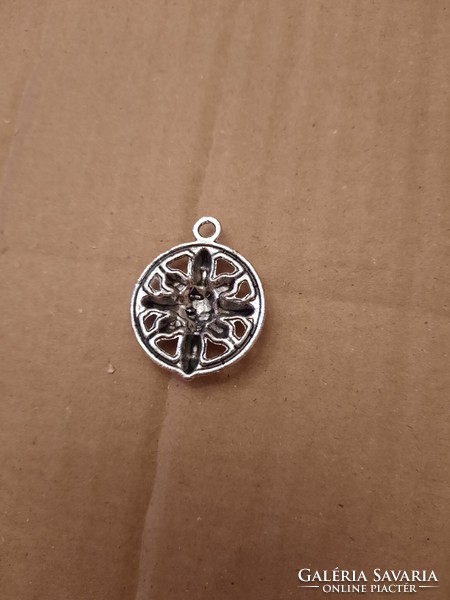 8 Half skull pendant, medical metal, negotiable