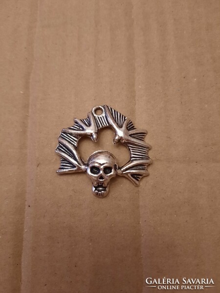 8 Half skull pendant, medical metal, negotiable