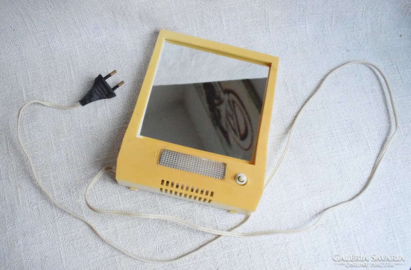 Retro make-up mirror with built-in light, made in Russia 220v 22 x 17 x 5cm works!