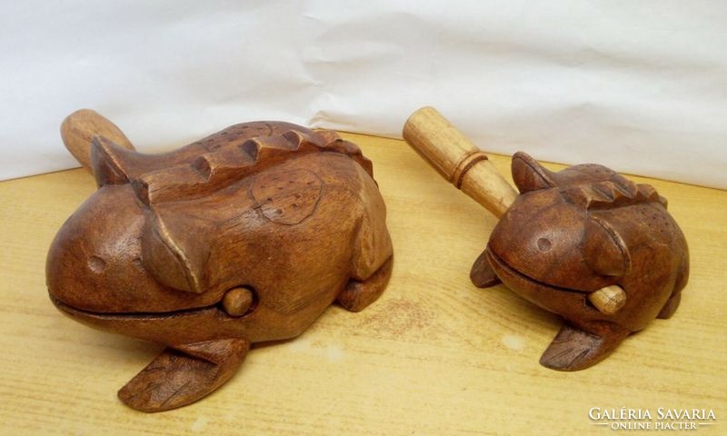 Pair of frog musical instruments made of natural wood, handicrafts from Indonesia