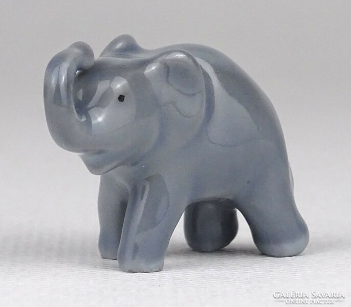 1P922 Régi Metzler - Ortloff porcelán elefánt 2.5 cm