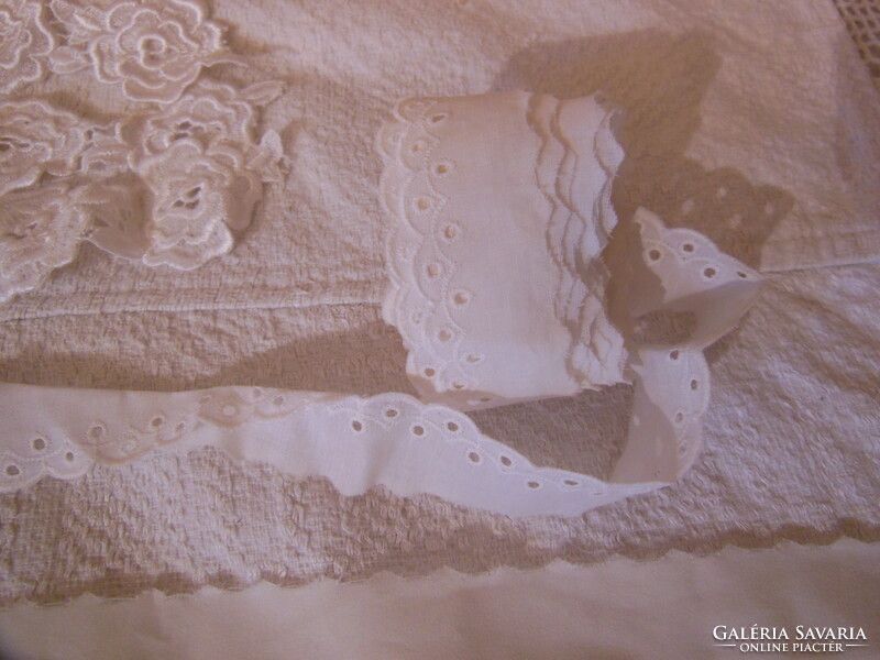 Lace - 11 pcs - ribbon - hand crocheted - 600 x 3 cm - 60 x 6 cm - old - Austrian - flawless