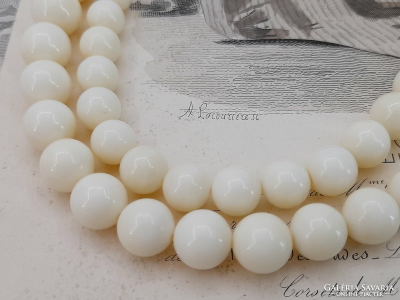 White mineral necklace, with marked decorative clasp, 58 cm