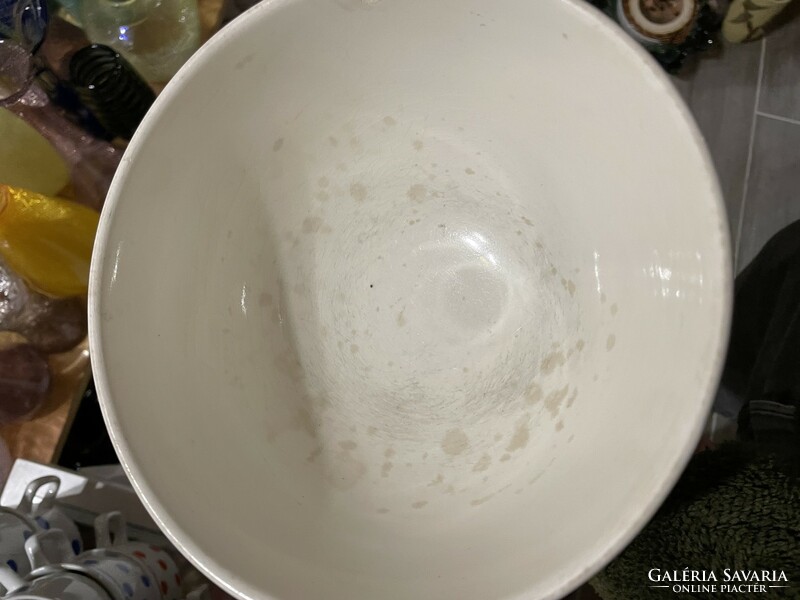 A rare granite bowl with a base, 18.5 cm in diameter, a piece of nostalgia