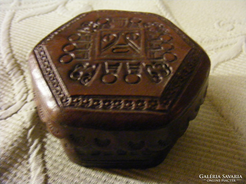 Vintage kézzel készített perui bőr dobozka - Viracocha az inkák  teremtő istene