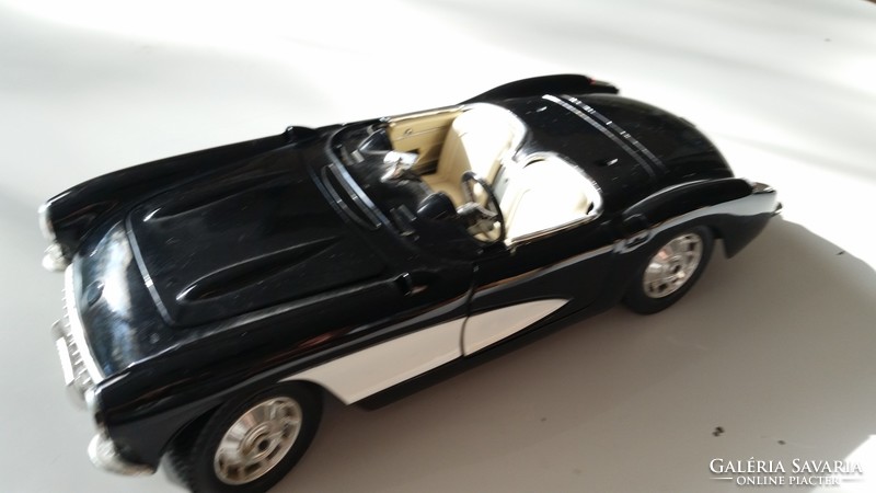 1:18 autómodell corvette