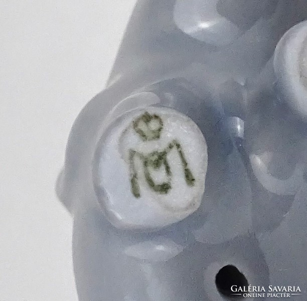 1P922 Régi Metzler - Ortloff porcelán elefánt 2.5 cm