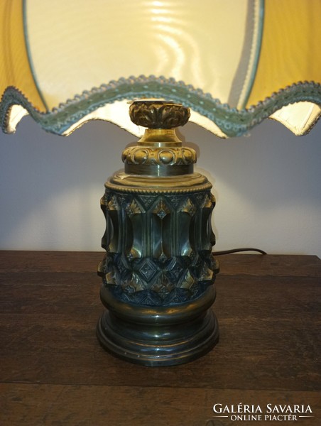 Table lamp with a bronze body