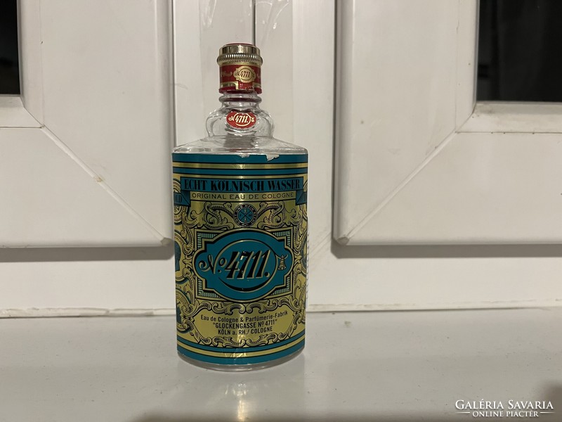 Cologne bottle: 4711